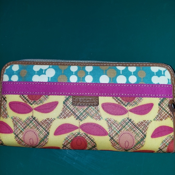 Fossil Handbags - New Fossil Wallet